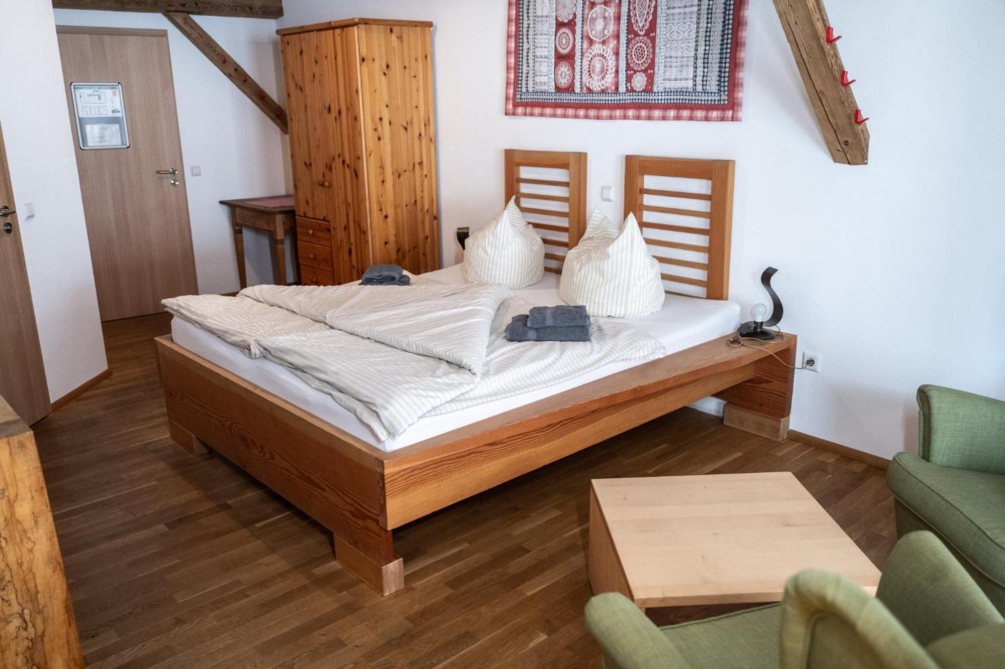 Alte Kass Hotel & Kaffeehaus Neidlingen Luaran gambar